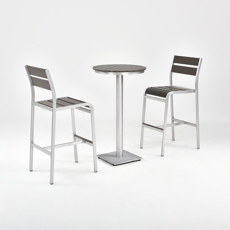 Rooftop Garden Round Bar Table and 2 Bartools Fay & Clair